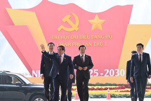 Bí thư Đảng ủy, Thủ tướng Chính phủ Phạm Minh Chính và các đại biểu tới dự phiên trù bị Đại hội - Ảnh: VGP