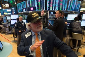Biết ông Trump chỉ “rung cây dọa khỉ”, giới đầu tư trút bỏ nỗi lo