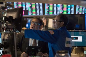 Khối ngoại bán mạnh cổ phiếu bất động sản trong phiên 23/11