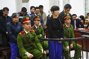 Các bị cáo nghe tuyên án chiều 7/1