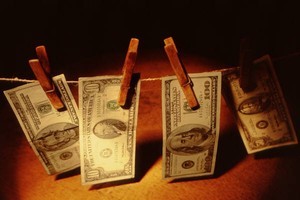 Từ khoản vay 50 triệu đồng, sau 3 năm, lãi mẹ đẻ lãi con đã biến thành khoản nợ 800 triệu đồng (ảnh minh họa)