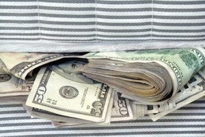 Số tiền Hải chiếm đoạt của 3 bị hại là 22,8 tỷ đồng, mới khắc phục được 6,3 tỷ đồng (ảnh minh họa)