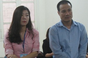 Vợ chồng Long hầu tòa