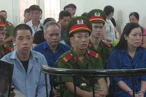 30 tháng tù cho cựu Kiểm sát viên Hà Nội nhận tiền “chạy án“