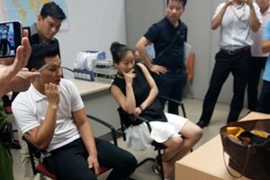 Chiêu thức giấu vàng của nữ tiếp viên hàng không