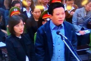 Bị cáo Hà Văn Thắm tại phiên tòa sơ thẩm lần 1 vào tháng 5/2017.