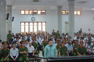 Quang cảnh phiên tòa.