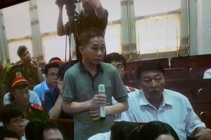 Ông Ninh Văn Quỳnh tại tòa.