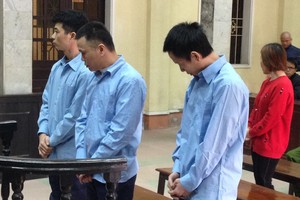 Các bị cáo tại tòa.