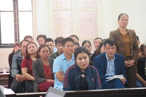 Quang cảnh phiên tòa.