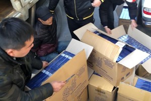 Cặp vợ chồng nhập lậu 10.570 bao thuốc lá 555 lĩnh 18 năm tù