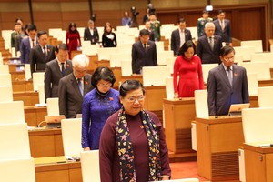 Các Đại biểu Quốc hội dành phút mặc niệm với Thiếu tướng Nguyễn Văn Man