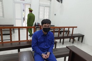 Mất tiền tỷ vì "xuống tiền nhanh, tranh mua khẩu trang"