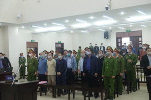 Các bị cáo tại phiên tòa sơ thẩm.