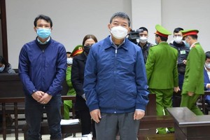 Bị cáo Quốc Anh - hàng ghế đầu.