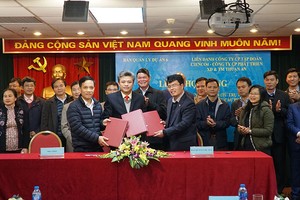 Ký chính thức gói thầu XL.02 đầu tiên Dự án Đầu tư xây dựng cầu Cửa Hội