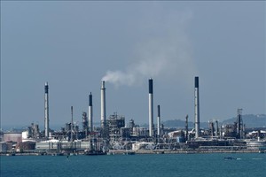 Các nhà lọc dầu trên toàn thế giới phải vật lộn với nhu cầu yếu và hàng tồn kho dư thừa