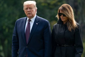 Liệu có hoãn bầu cử khi Tổng thống Trump nhiễm bệnh?