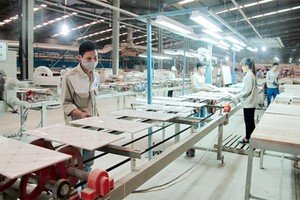 Tận dùng sóng tăng, lãnh đạo CMC (CVT) đồng loạt bán ra cổ phiếu