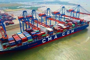 Toàn cảnh chuyến tàu thương mại đầu tiên của hãng tàu CMA – CGM tại Cảng Gemalink (Ảnh: Lê Toàn)
