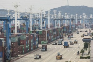 Cảng hàng hoá lớn của Trung Quốc đóng cửa một phần vì biến thể Delta