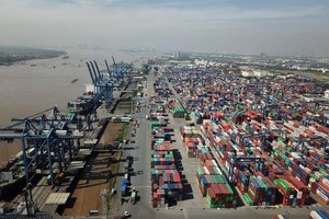 HOSE nhắc nhở Vận tải và Xếp dỡ Hải An (HAH) giao dịch cổ phiếu quỹ không đúng quy định