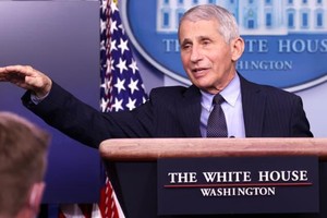 Tiến sĩ Fauci: Nguy cơ nhập viện của người nhiễm biến thể omicron thấp hơn 65% so với delta