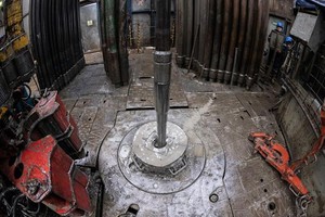 Giá dầu tiếp tục sụt giảm mạnh dưới 100 USD/thùng