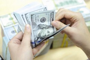 Đồng đô la đạt mức cao nhất trong một tháng sau khi các quan chức Fed phát tín hiệu tăng lãi suất nhiều hơn