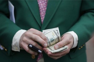 Thiệt hại từ sự tăng giá của đồng đô la lan truyền từ nền kinh tế mới nổi sang nền kinh tế phát triển