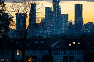 Hệ thống ngân hàng bóng tối của Anh đang gây ra những lo ngại nghiêm trọng sau bão bán tháo trên thị trường trái phiếu