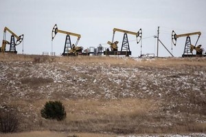 Các biện pháp trừng phạt dầu mỏ của Nga sắp có hiệu lực 