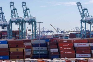 Các chuyến hàng container từ châu Á đến Mỹ sụt giảm mạnh do lạm phát
