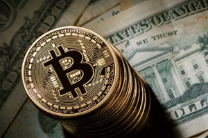 Tăng 50% kể từ đầu năm, Bitcoin đã đánh bại đà tăng của cổ phiếu và vàng