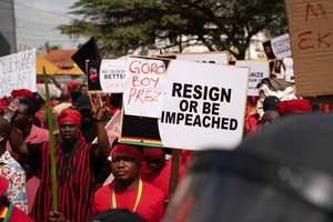 Người dân Ghana trong cuộc biểu tình "Ku Me Preko" để phản đối chi phí sinh hoạt tăng cao ngày 5/11/2022