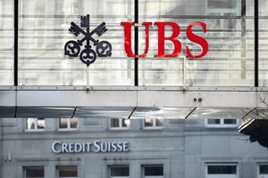 UBS dự kiến chịu thiệt hại tài chính khoảng 17 tỷ USD từ việc giải cứu Credit Suisse