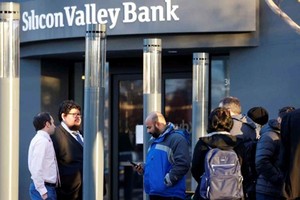 Lo ngại về suy thoái toàn cầu đang gia tăng do khủng hoảng ngân hàng và lãi suất cao 