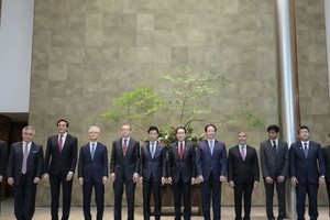 Thủ tướng Nhật Bản Fumio Kishida gặp gỡ các giám đốc điều hành của các nhà sản xuất chất bán dẫn lớn ở Tokyo vào ngày 18/5/2023