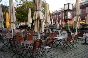 Thiệt hại kinh tế ngày càng sâu sắc khiến ECB rơi vào thế tiến thoái lưỡng nan