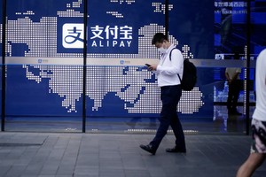 Visa và Mastercard hiện có thể được sử dụng trên các ứng dụng thanh toán lớn nhất của Trung Quốc