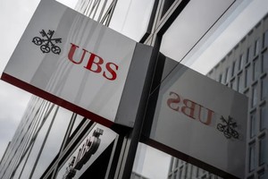 Cơ quan quản lý tài chính của Thụy Sĩ bác bỏ lo ngại độc quyền của UBS đối với thương vụ Credit Suisse