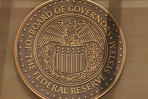 Giá vàng tiếp tục tăng lên mức cao kỷ lục do đâu