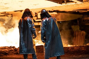 Châu Âu đang lao dốc khi hai cường quốc lớn nhất chống chọi với khủng hoảng trong nước