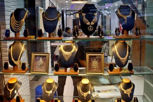 Giá vàng tăng làm tê liệt nhu cầu vàng vật chất ở các thị trường chính