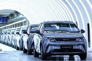 Doanh số bán xe điện của Trung Quốc sẽ vượt qua xe động cơ đốt trong vào năm tới