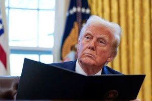 Tổng thống Donald Trump tạm dừng áp thuế đối với hàng nhập khẩu từ Canada và Mexico trong 30 ngày