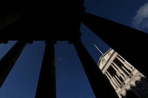 BoE giữ nguyên lãi suất trong bối cảnh nền kinh tế suy yếu