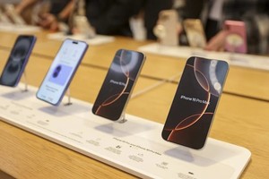 Bank of America: Việc sản xuất iPhone tại Mỹ có thể làm tăng chi phí lên hơn 90%