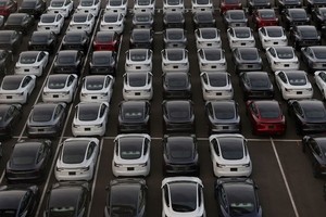 Thuế quan đang giáng một đòn mạnh vào các nhà sản xuất ô tô hàng đầu