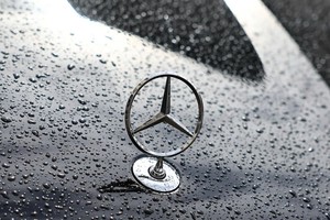 Các hãng xe lớn của phương Tây đối mặt với thách thức thời đa khủng hoảng